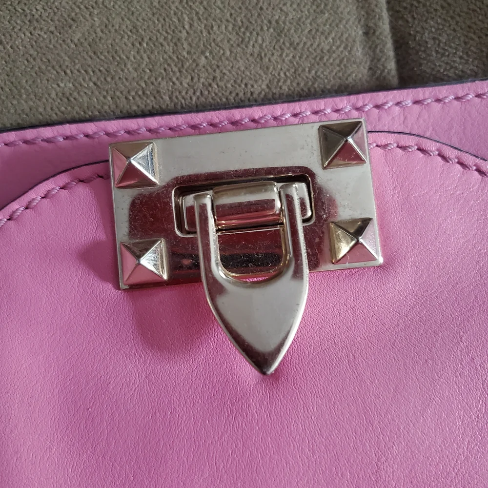 💯 Valentino Garavani Rockstud Tote - Picture 8 of 16